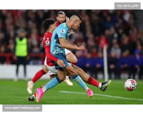 门兴左路内茨250万欧元加盟诺丁汉森林