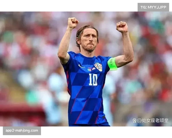 镜头聚焦：39岁莫德里奇欧冠赛后独自加练任意球。